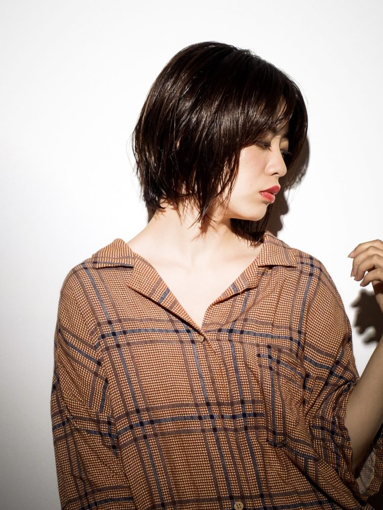 ダークカラーが際立つツヤ髪大人ショートボブ3 -武蔵小杉　美容室MOONヘアースタイル写真